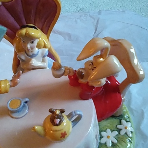 Walt Disney's Royal Dolton, Mad Hatter's Tea Party - Picture 12 of 13